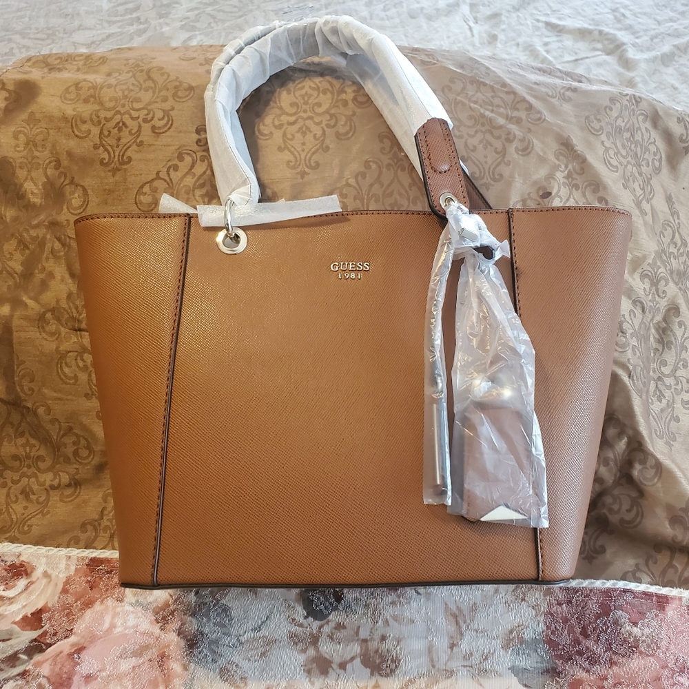 GUESS TOTE - Picture 3 of 3